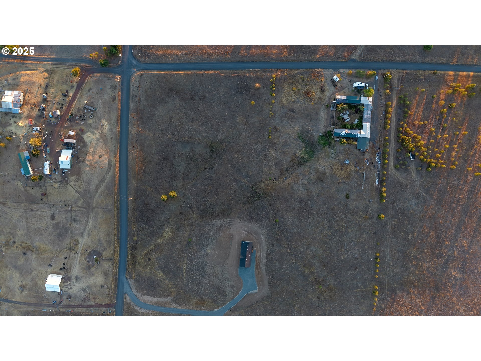 955 High Prairie Road Lyle, WA 98635 - Photo 28 of 35 a bathroom with a shower