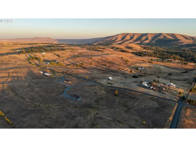 a black and white photo of a city