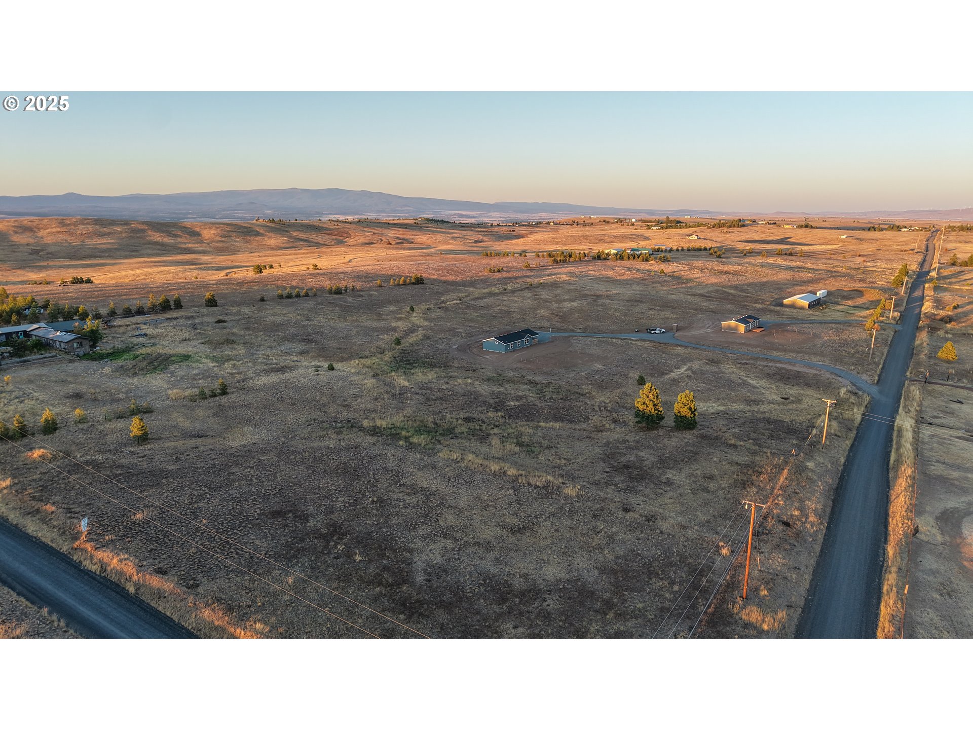 955 High Prairie Road Lyle, WA 98635 - Photo 31 of 35 a view of city and ocean