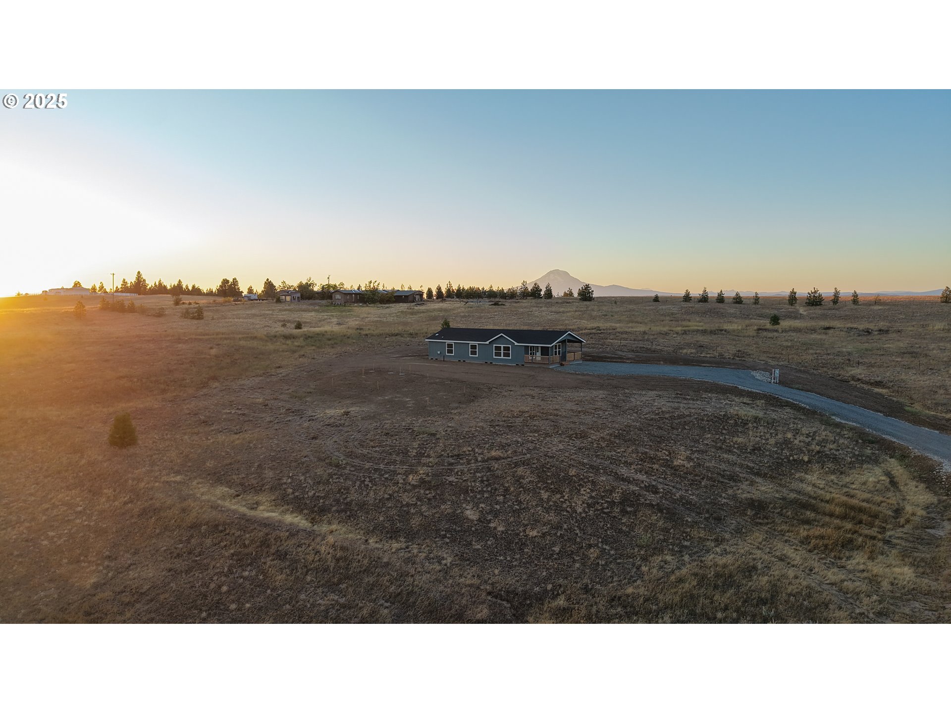 955 High Prairie Road Lyle, WA 98635 - Photo 6 of 35 a open hall with a yard
