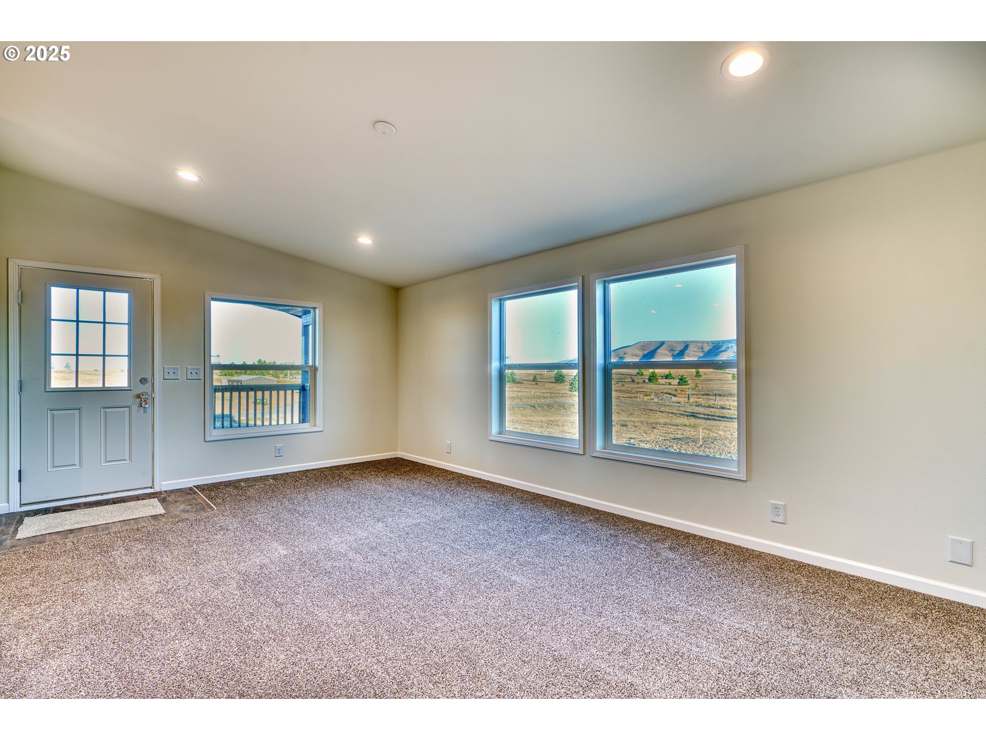 955 High Prairie Road Lyle, WA 98635 - Photo 7 of 35 an empty room with windows and closet