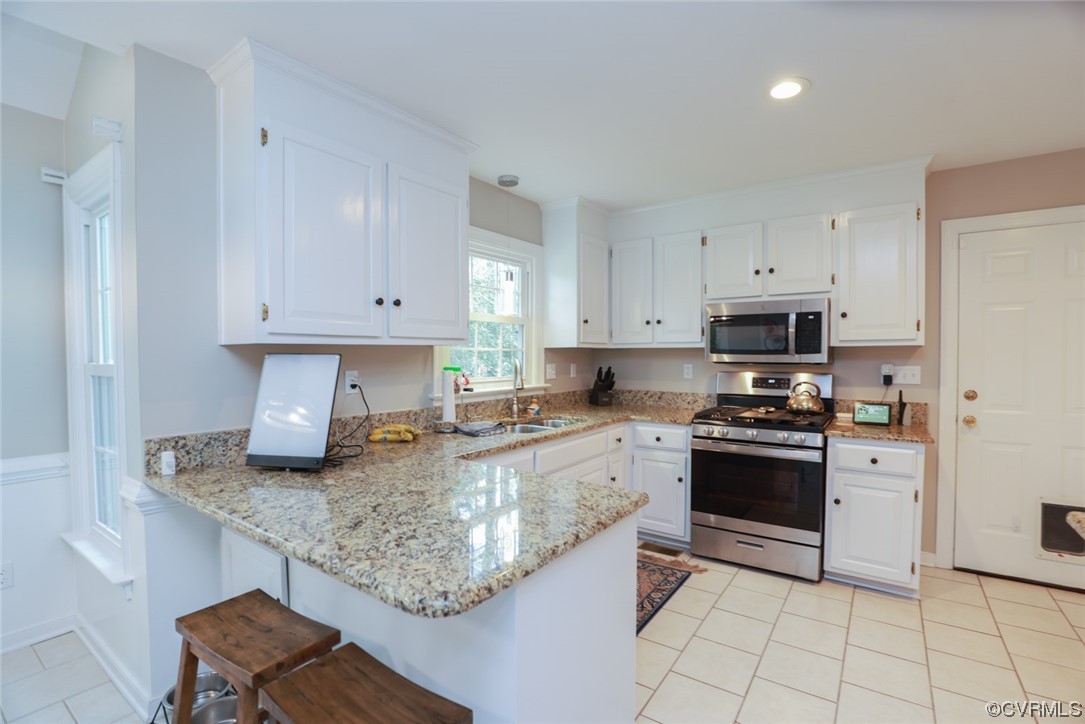 10324 Berkeley Manor Drive Ashland, VA 23005 - Photo 13 of 39 a kitchen with stainless steel appliances granite countertop a granite counter tops and a stove