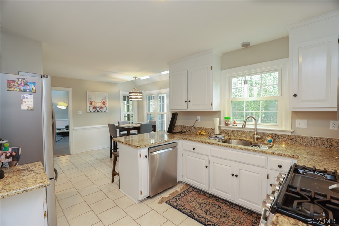 10324 Berkeley Manor Drive Ashland, VA 23005 - Photo 15 of 39 a kitchen with a sink stove and cabinets