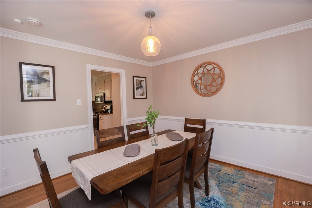 10324 Berkeley Manor Drive Ashland, VA 23005 - Photo 10 of 39 a view of a dining room with furniture and wooden floor
