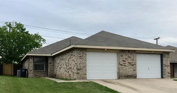 $1,450 | 1904 L San Rafael Street, Fort Worth, TX 76134