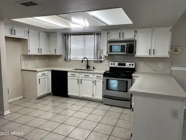 $1,900 | 4643 North 99th Drive, Phoenix, AZ 85037