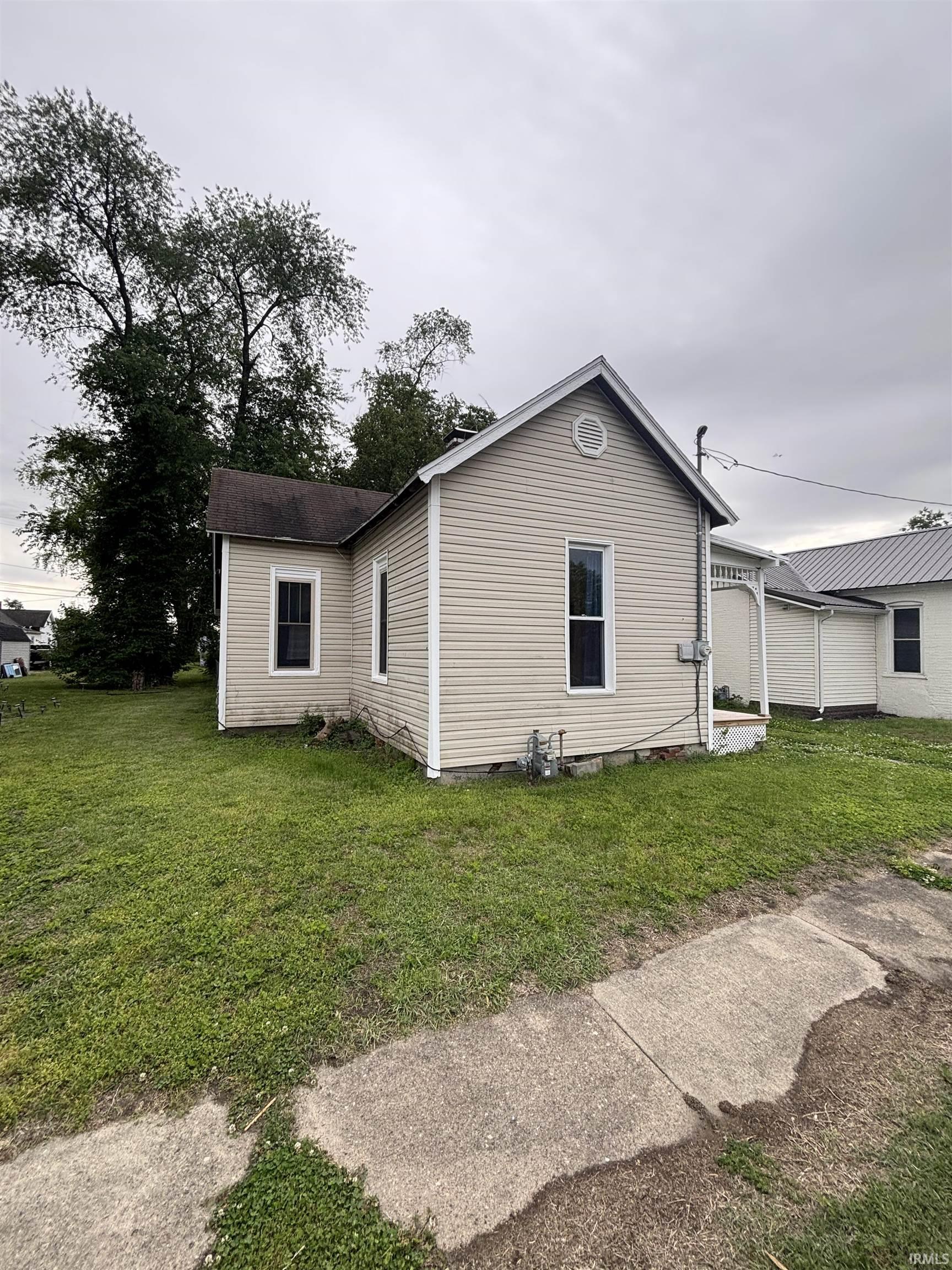 705 Upper 11th Street Vincennes, IN 47591 - Photo 2 of 10