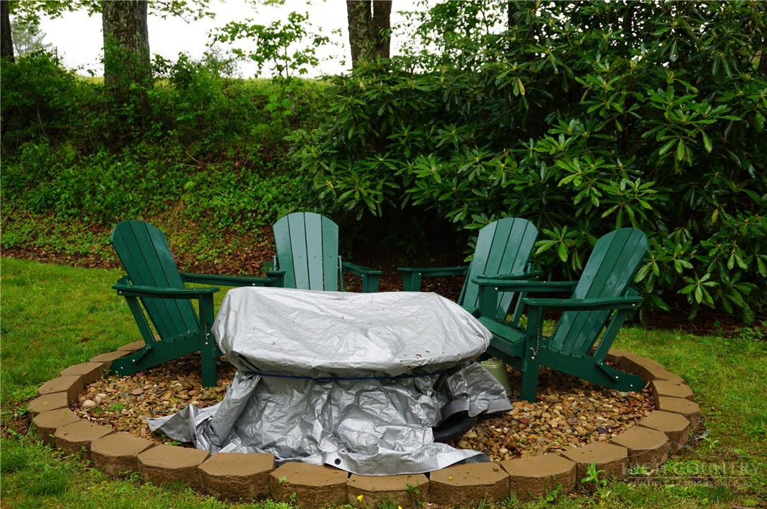 557 White Pine Road Newland, NC 28657 - Photo 31 of 41 a view of outdoor space and yard