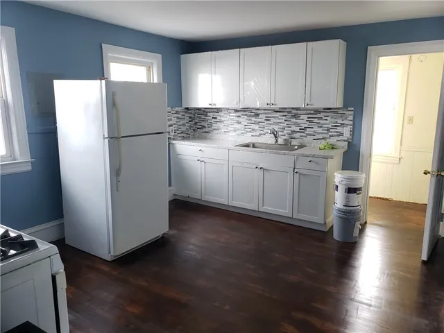 $1,800 | 142 Pocasset Avenue, Providence, RI 02909