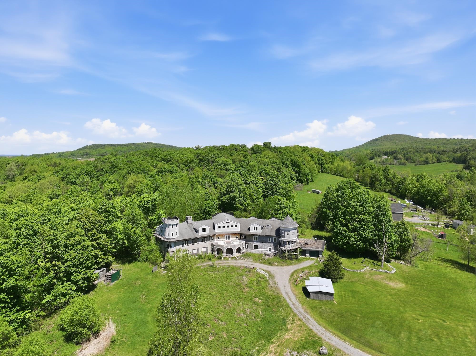 2437 Oakland Station Road Georgia, VT 05478 - Photo 13 of 38