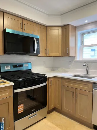 $2,700 | 524 Kearney Avenue, Unit 1, Cliffside Park, NJ 07010