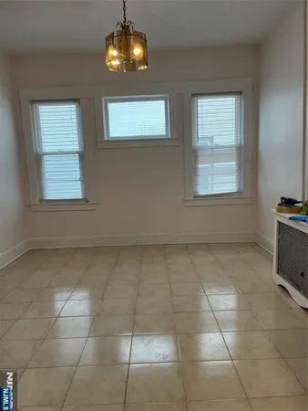 $2,700 | 524 Kearney Avenue, Unit 1, Cliffside Park, NJ 07010