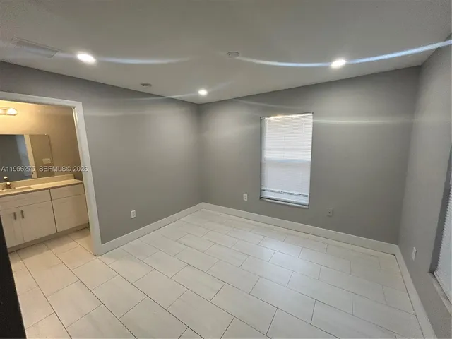 $3,000 | 1724 Northwest 1st Place, Miami, FL 33136