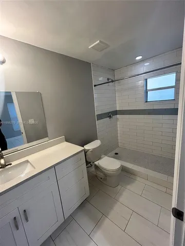$3,000 | 1724 Northwest 1st Place, Miami, FL 33136