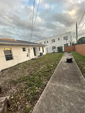 $3,000 | 1724 Northwest 1st Place, Miami, FL 33136