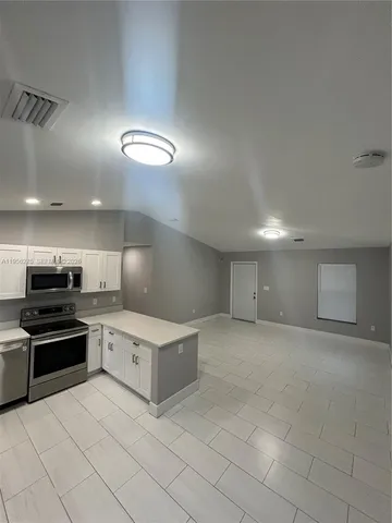 $3,000 | 1724 Northwest 1st Place, Miami, FL 33136