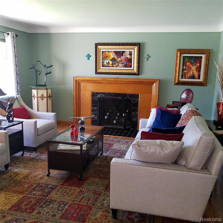 412 Roland Court Grosse Pointe Farms, MI 48236 - Photo 8 of 44
