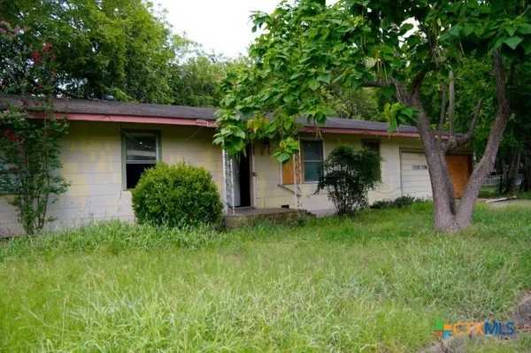 $69,900 | 626 East Wallace Street, Gonzales, TX 78629