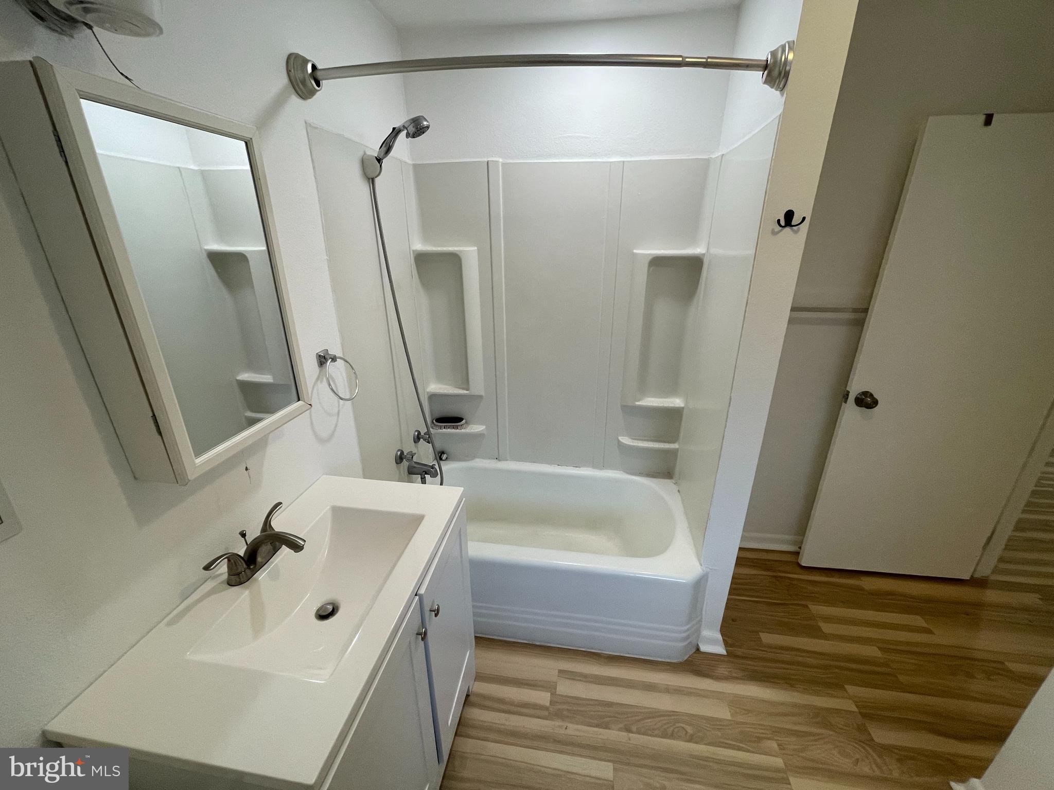 43 Silopanna Road, Unit B Annapolis, MD 21403 - Photo 9 of 16 a bathroom with a tub a sink and wooden floor