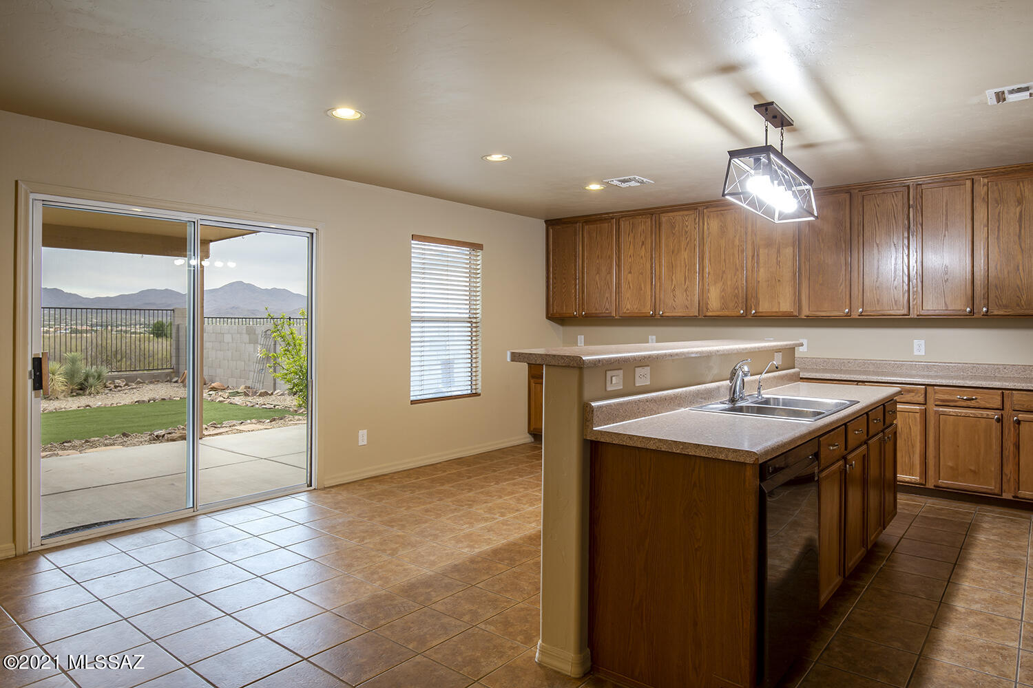 5741 West Rattler Street Tucson, AZ 85742 - Photo 3 of 32