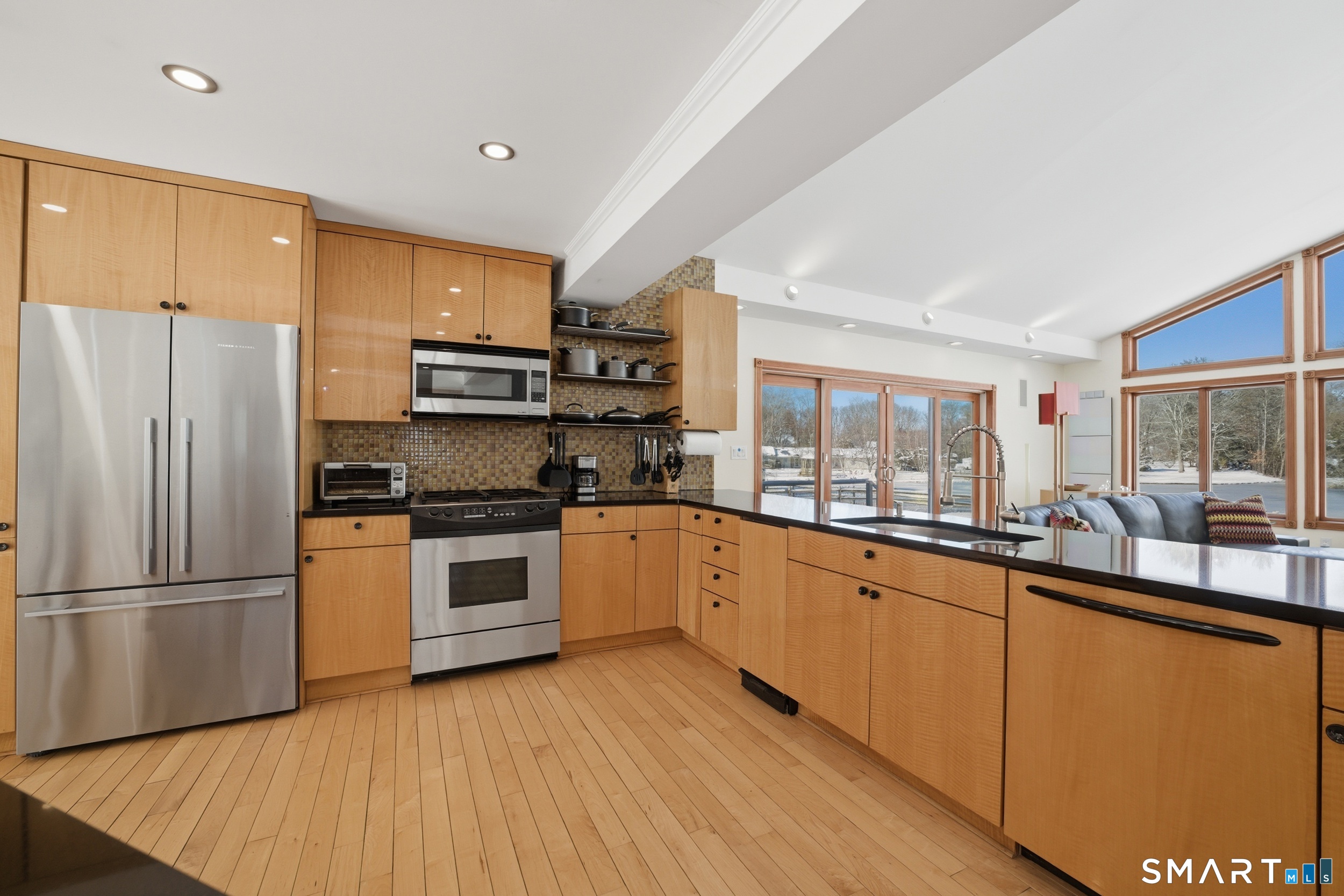 156 Intervale Road Stamford, CT 06905 - Photo 6 of 40