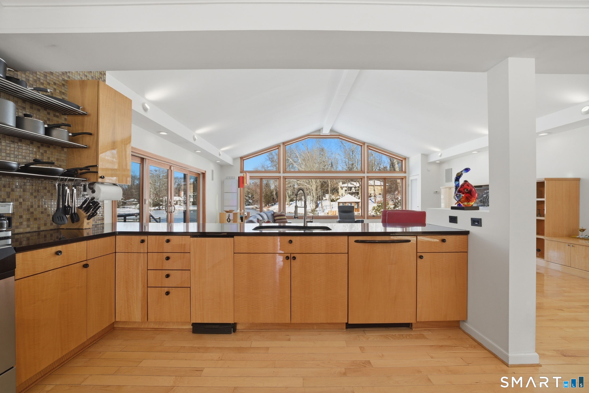 156 Intervale Road Stamford, CT 06905 - Photo 7 of 40