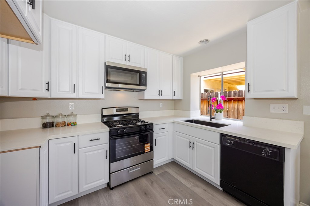 11013 Shaw Street Rancho Cucamonga, CA 91701 - Photo 2 of 32