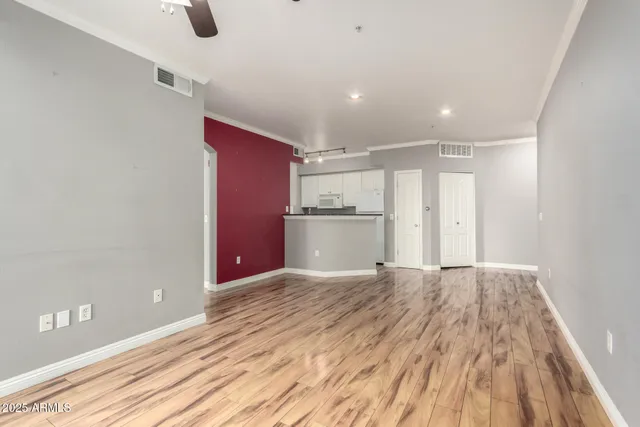 a view of a livingroom with a workspace