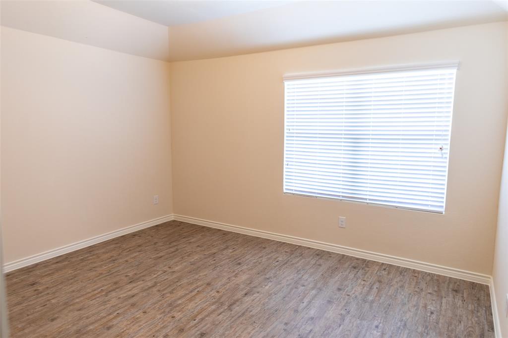 3206 Robin Road Ennis, TX 75119 - Photo 9 of 15