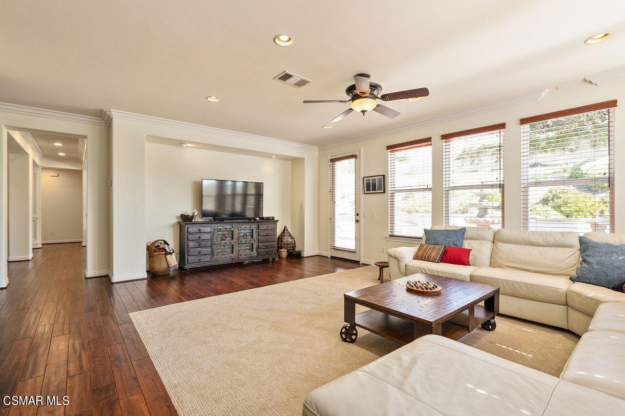 13729 Blue Ridge Way Moorpark, CA 93021 - Photo 15 of 51 15_10216598_133835_133835-EI-115