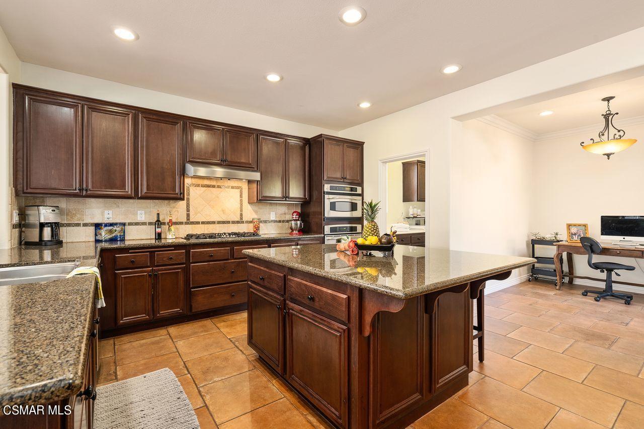 13729 Blue Ridge Way Moorpark, CA 93021 - Photo 16 of 51 17_10216596_133835_133835-EI-117