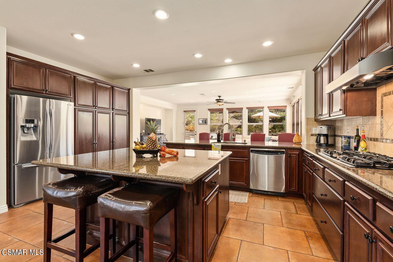 13729 Blue Ridge Way Moorpark, CA 93021 - Photo 18 of 51 19_10216594_133835_133835-EI-119