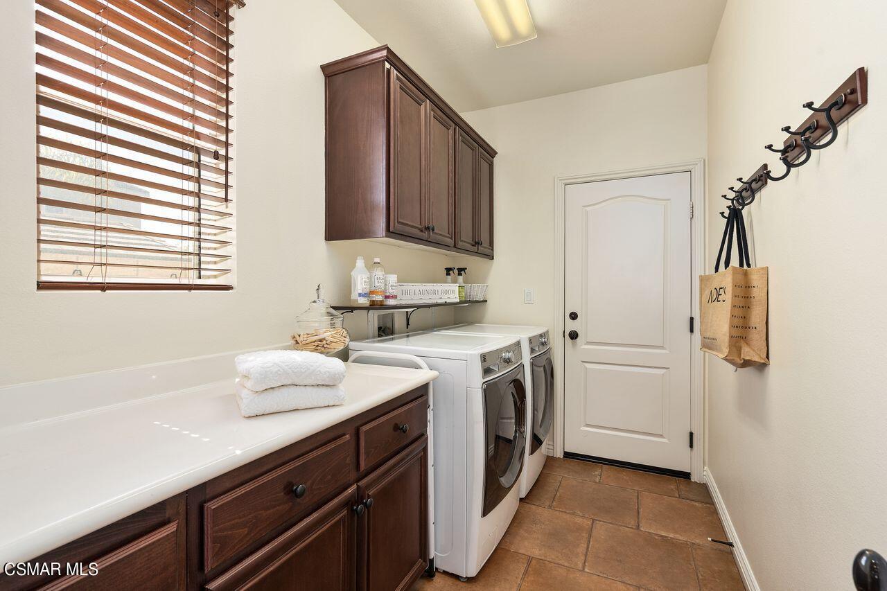 13729 Blue Ridge Way Moorpark, CA 93021 - Photo 20 of 51 21_10216582_133835_133835-EI-121