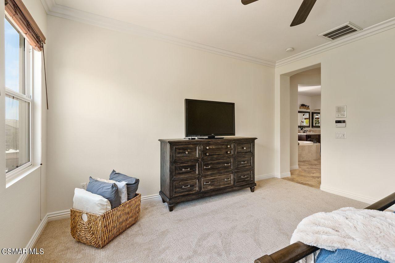 13729 Blue Ridge Way Moorpark, CA 93021 - Photo 27 of 51 35_10216611_133835_133835-EI-135