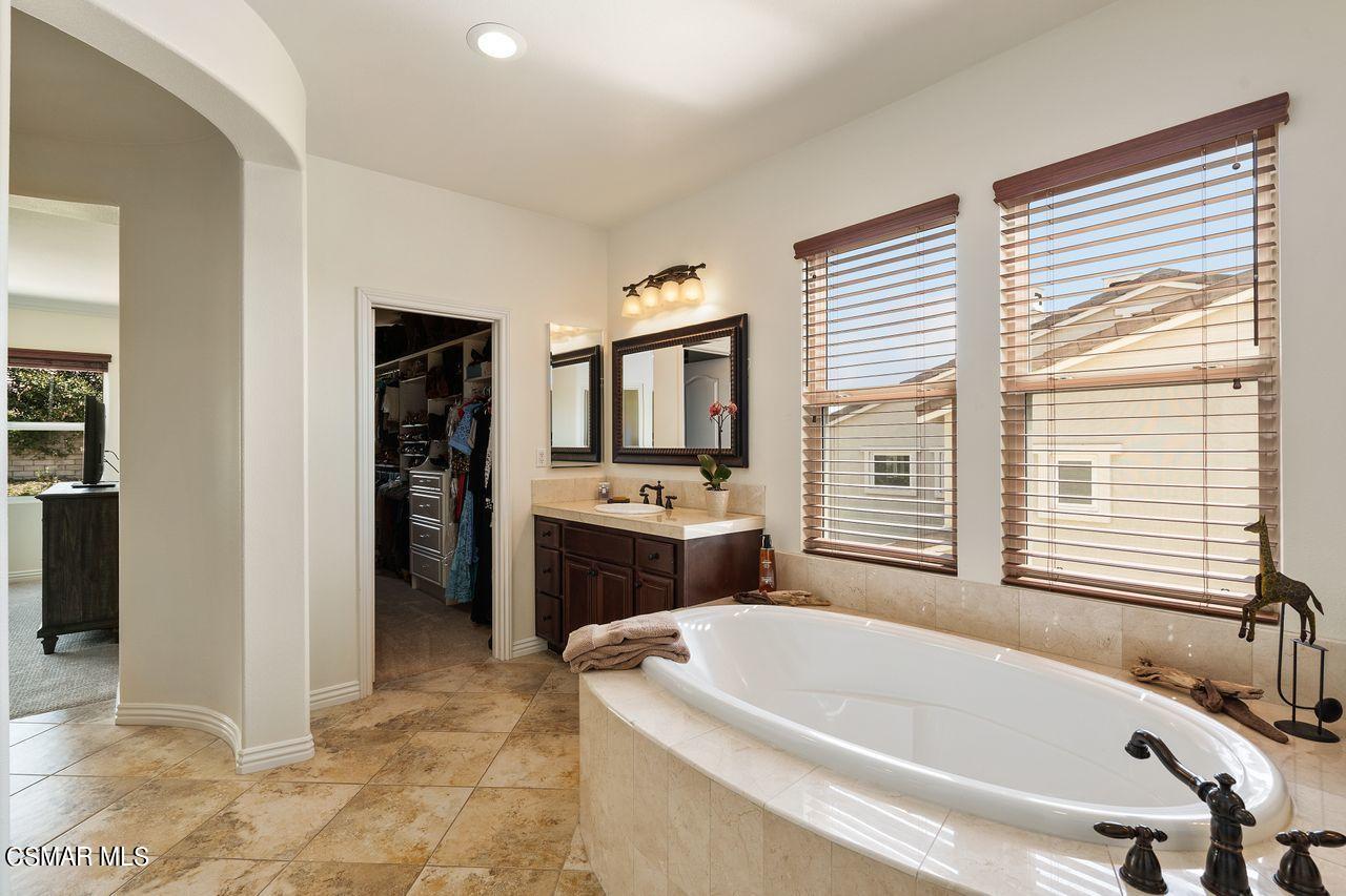 13729 Blue Ridge Way Moorpark, CA 93021 - Photo 30 of 51 38_10216607_133835_133835-EI-138