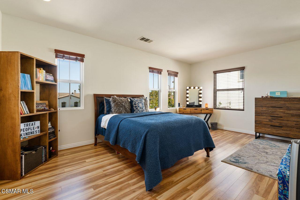 13729 Blue Ridge Way Moorpark, CA 93021 - Photo 34 of 51 28_10216600_133835_133835-EI-128