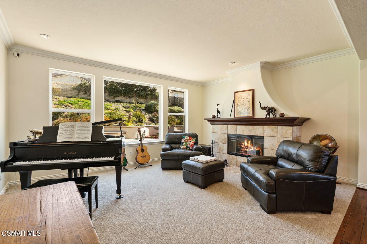 13729 Blue Ridge Way Moorpark, CA 93021 - Photo 10 of 51 11_10216592_133835_133835-EI-111