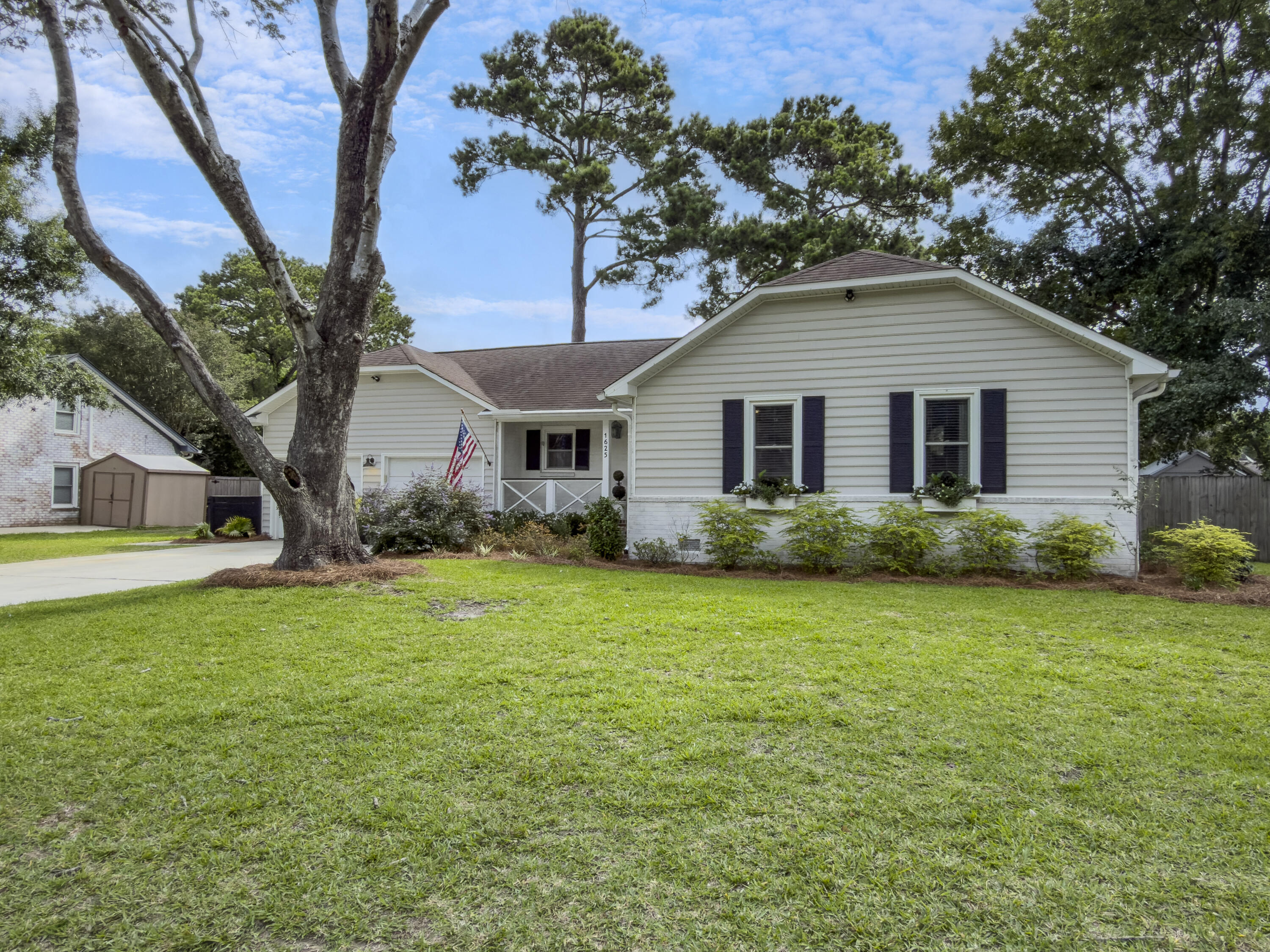 1625 Longview Road Mount Pleasant, SC 29464 - Photo 3 of 37