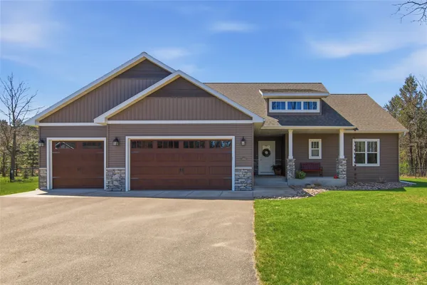 $584,900 | 1466 Avonlea Lane, Fall Creek, WI 54742