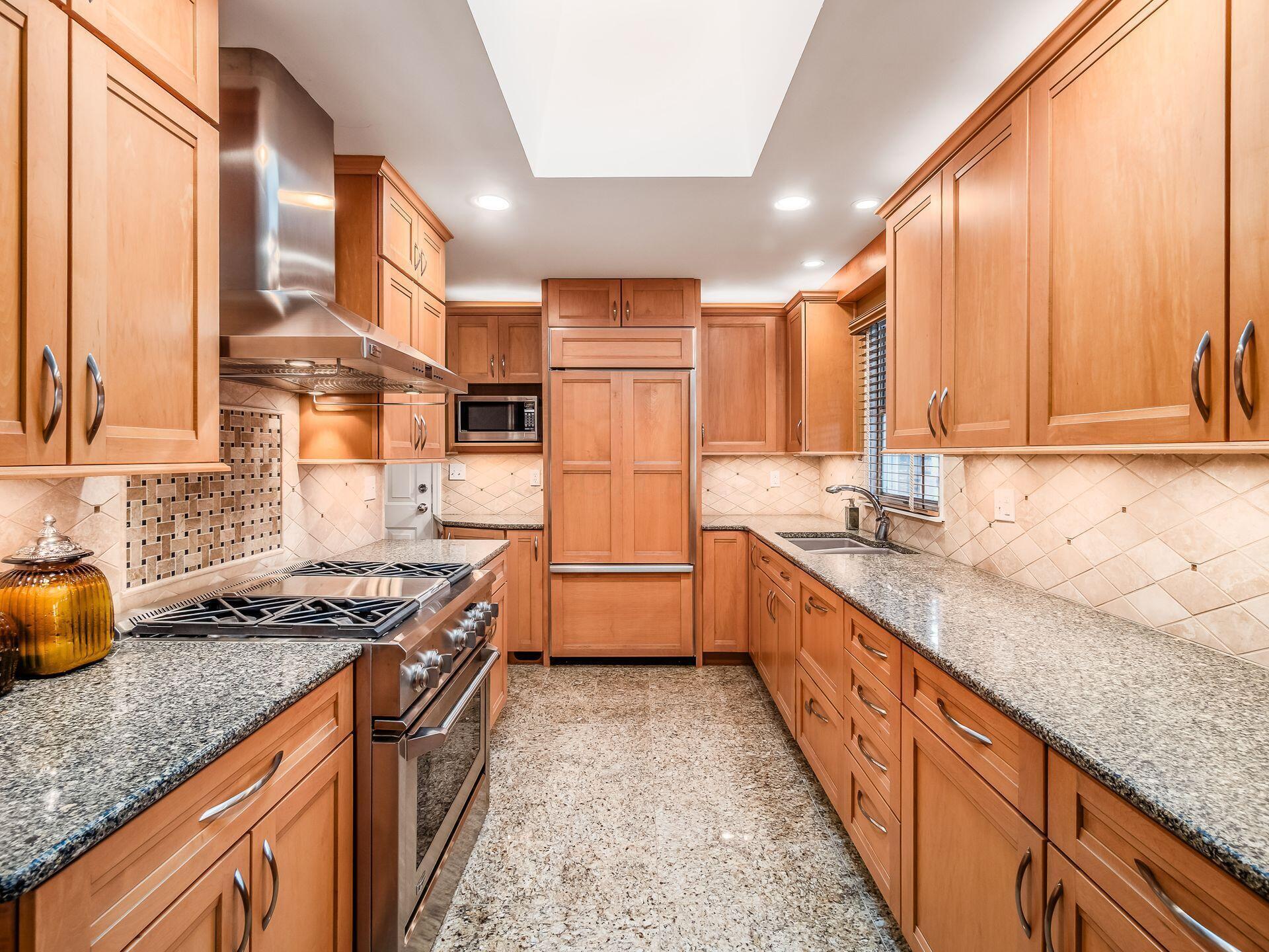 2080 Chardon Road Columbus, OH 43220 - Photo 18 of 115 Kitchen