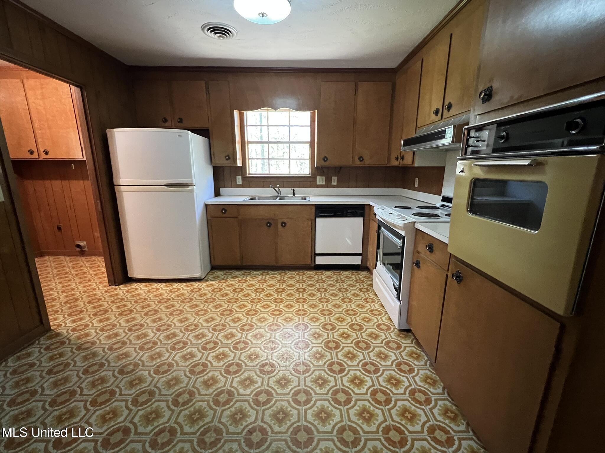 16799 Midway Road Terry, MS 39170 - Photo 7 of 38 IMG_7878