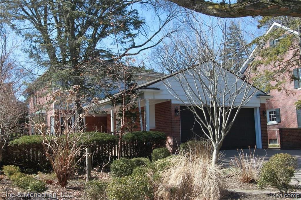 65 Moross Road Grosse Pointe Farms, MI 48236 - Photo 1 of 35