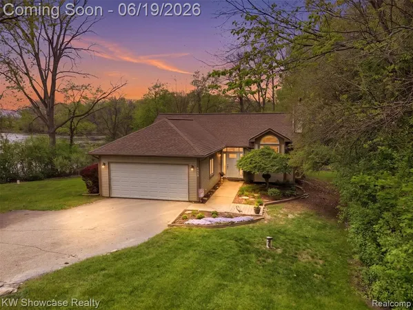 $349,900 | 6053 North Bay, Clarkston, MI 48346