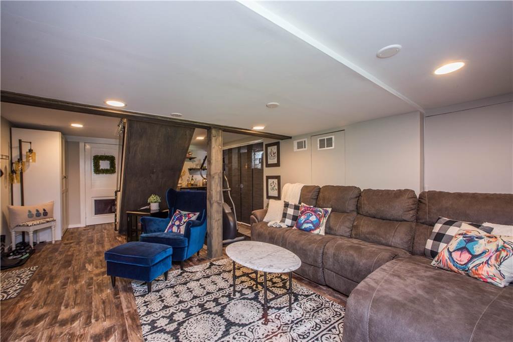 3716 Middleboro Road Pittsburgh, PA 15234 - Photo 21 of 25 Gallery Image 21