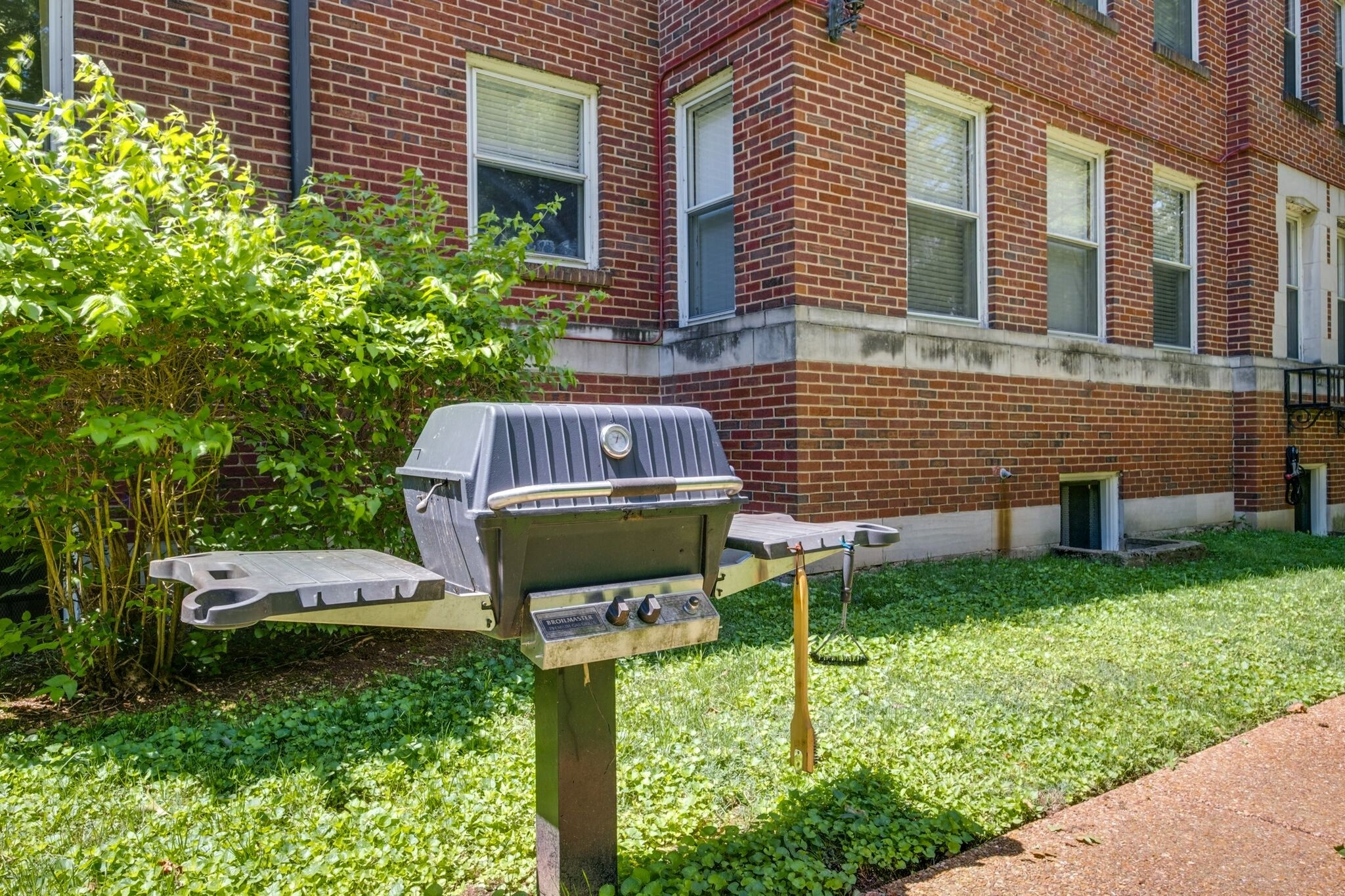 4225 Harding Pike, Unit 603 Nashville, TN 37205 - Photo 54 of 59 a house view with a garden space