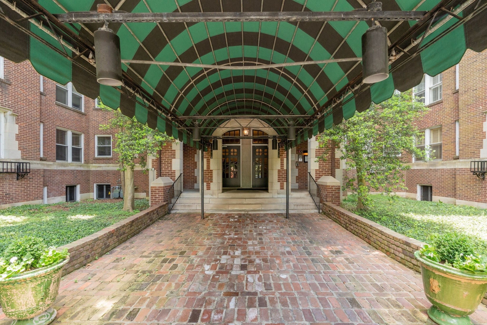 4225 Harding Pike, Unit 603 Nashville, TN 37205 - Photo 6 of 59 a large garden with an outdoor space