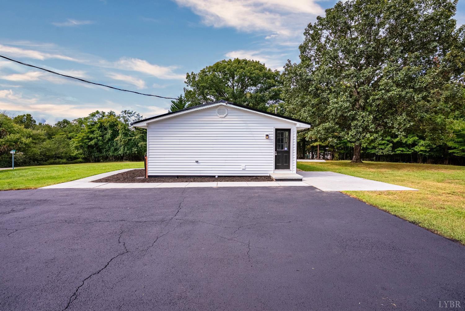 224 Eagle Road Amherst, VA 24521 - Photo 5 of 42 Gallery Image 5