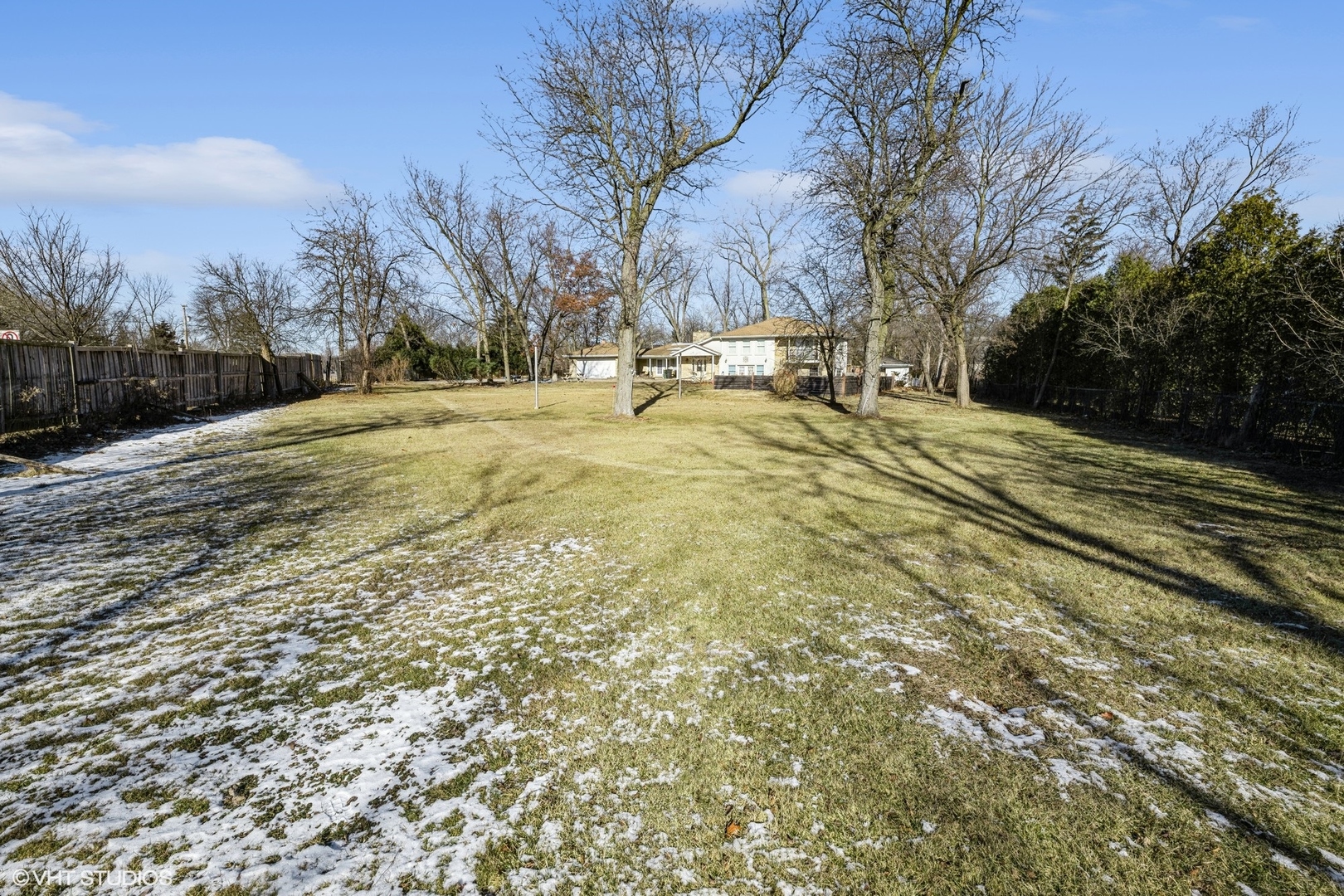 2185 New Willow Road Northfield, IL 60093 - Photo 2 of 24 a view of empty space with city view