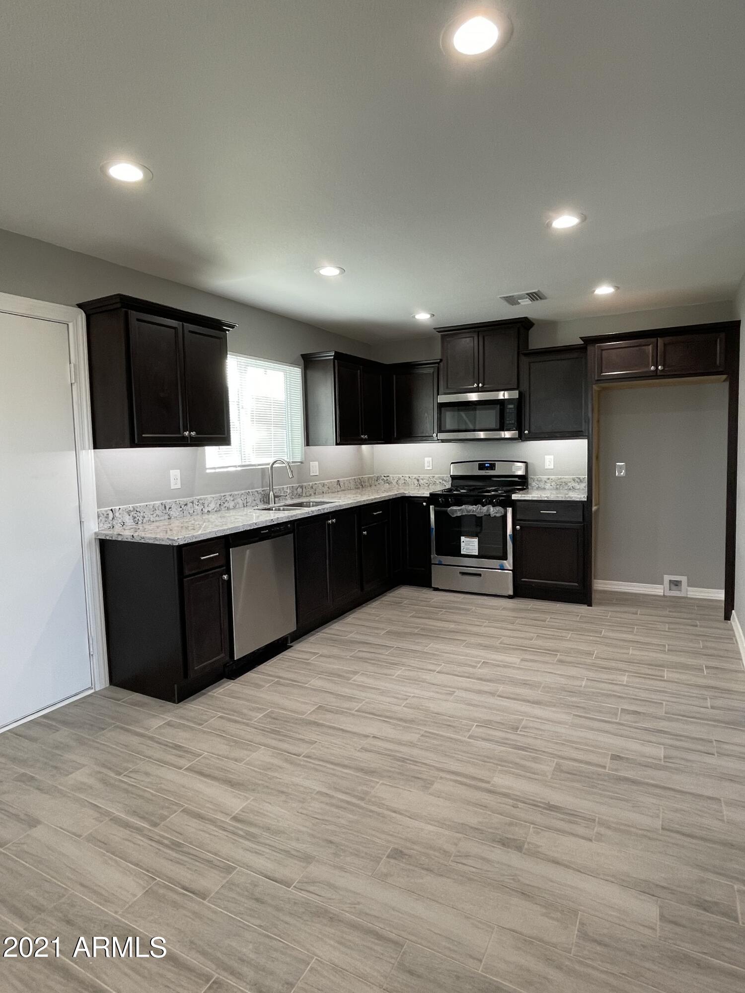 517 West Roeser Road Phoenix, AZ 85041 - Photo 11 of 30 IMG_0911 (2)