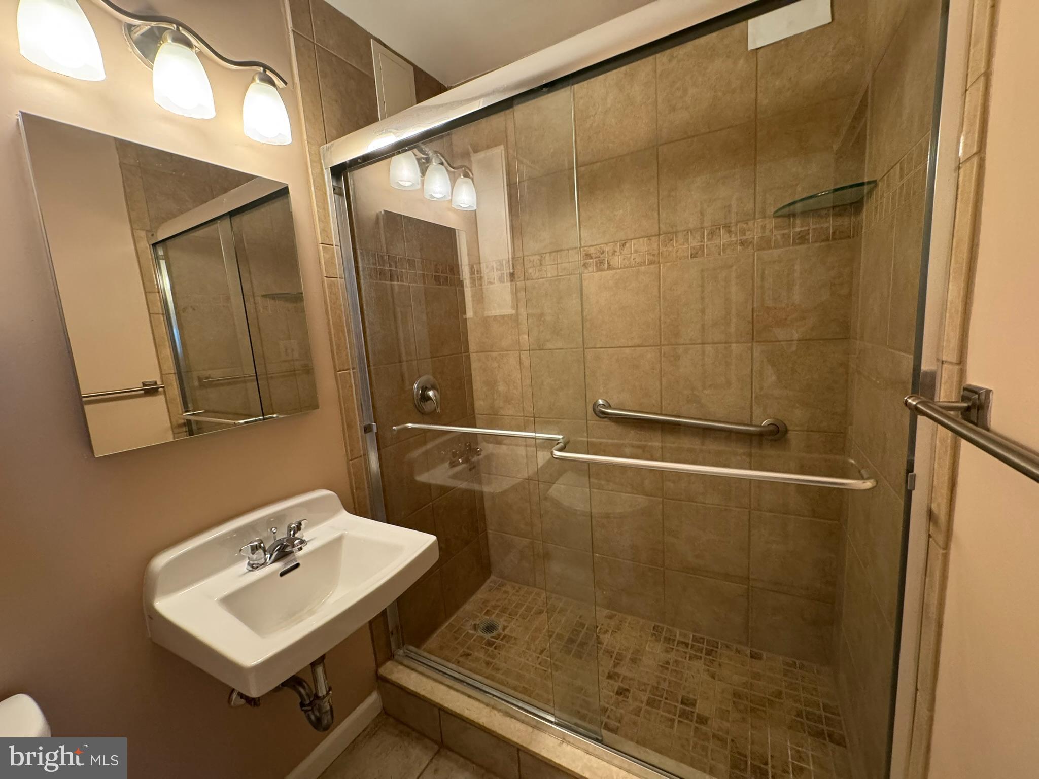 1600 Hagys Ford Road, Unit 7R Penn Valley, PA 19072 - Photo 18 of 30 Newer Bathroom with oversized shower